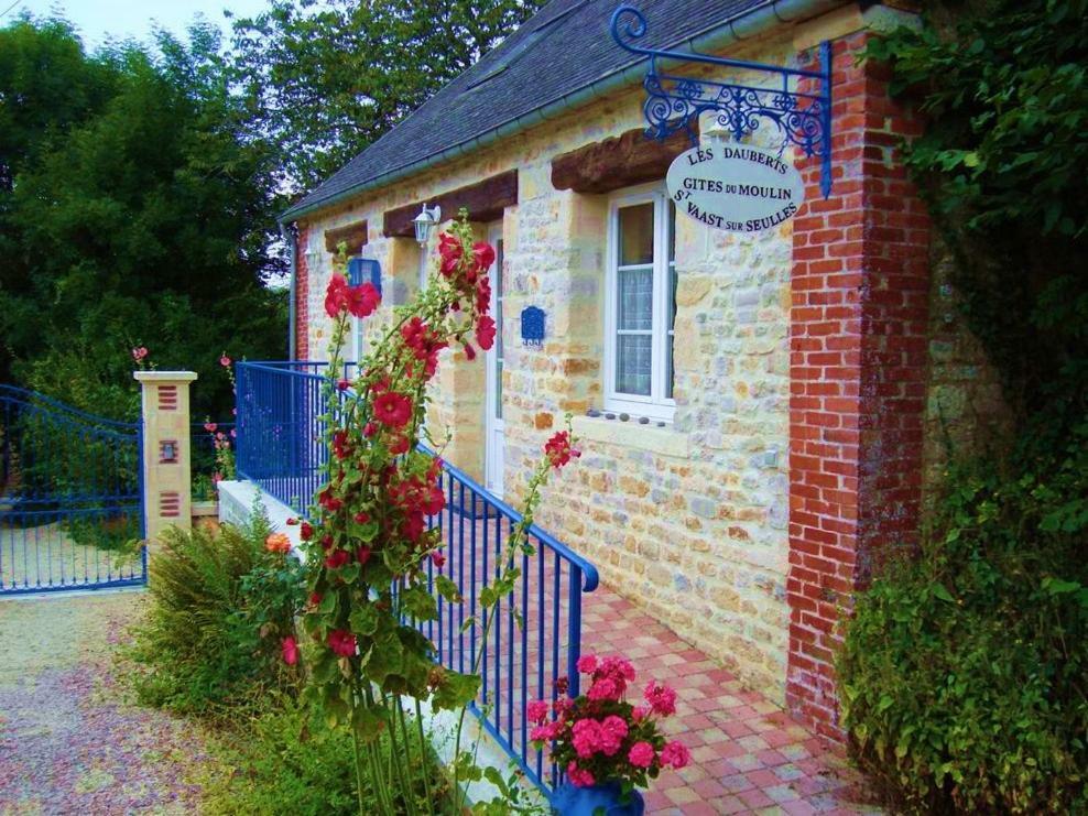 Gite Le Moulin Saint-Vaast-sur-Seulles 외부 사진